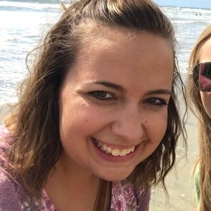 Meet your Posher, Elizabeth